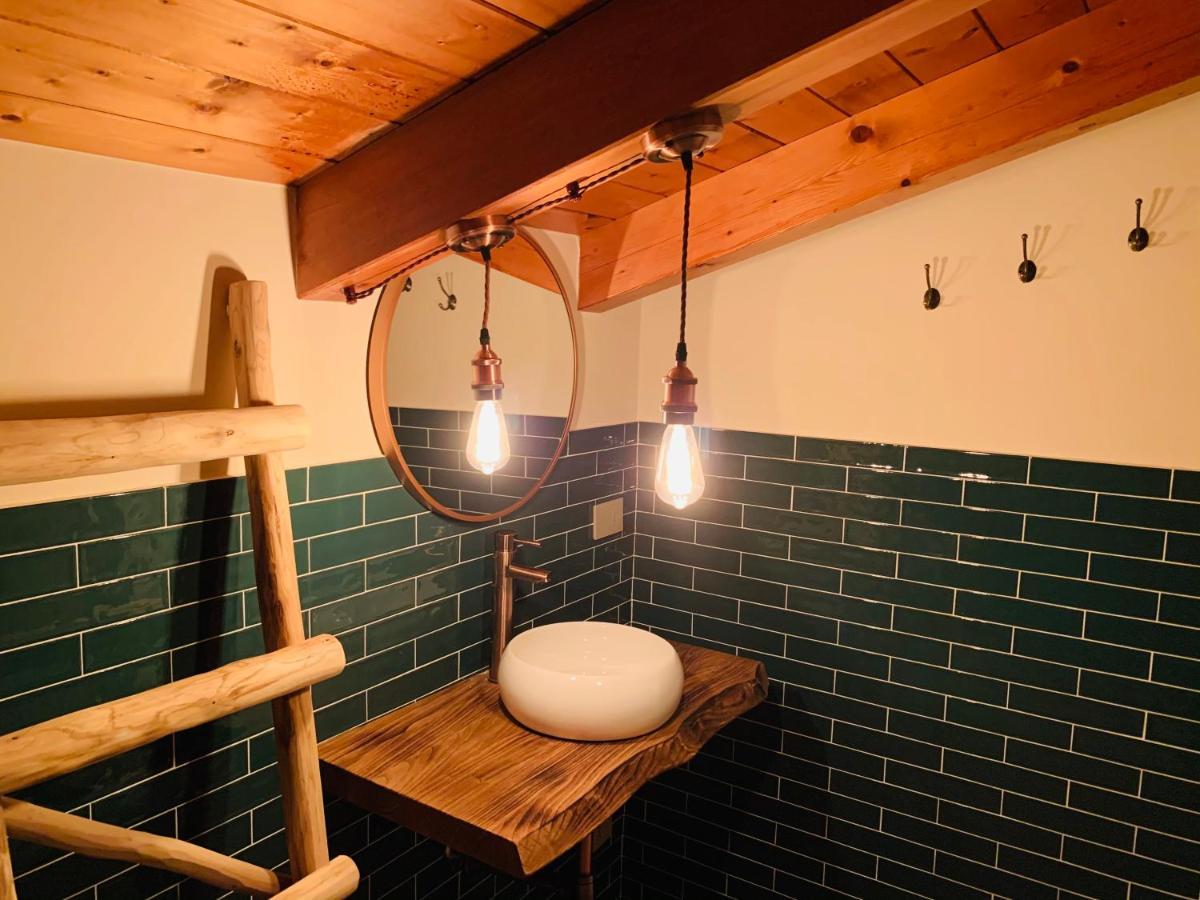 Charming Attic Apartment With Balcony & Swimming Pool Desenzano del Garda Eksteriør bilde