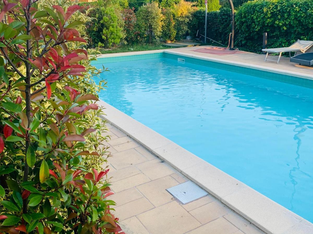 Charming Attic Apartment With Balcony & Swimming Pool Desenzano del Garda Eksteriør bilde
