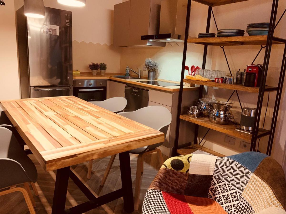 Charming Attic Apartment With Balcony & Swimming Pool Desenzano del Garda Eksteriør bilde