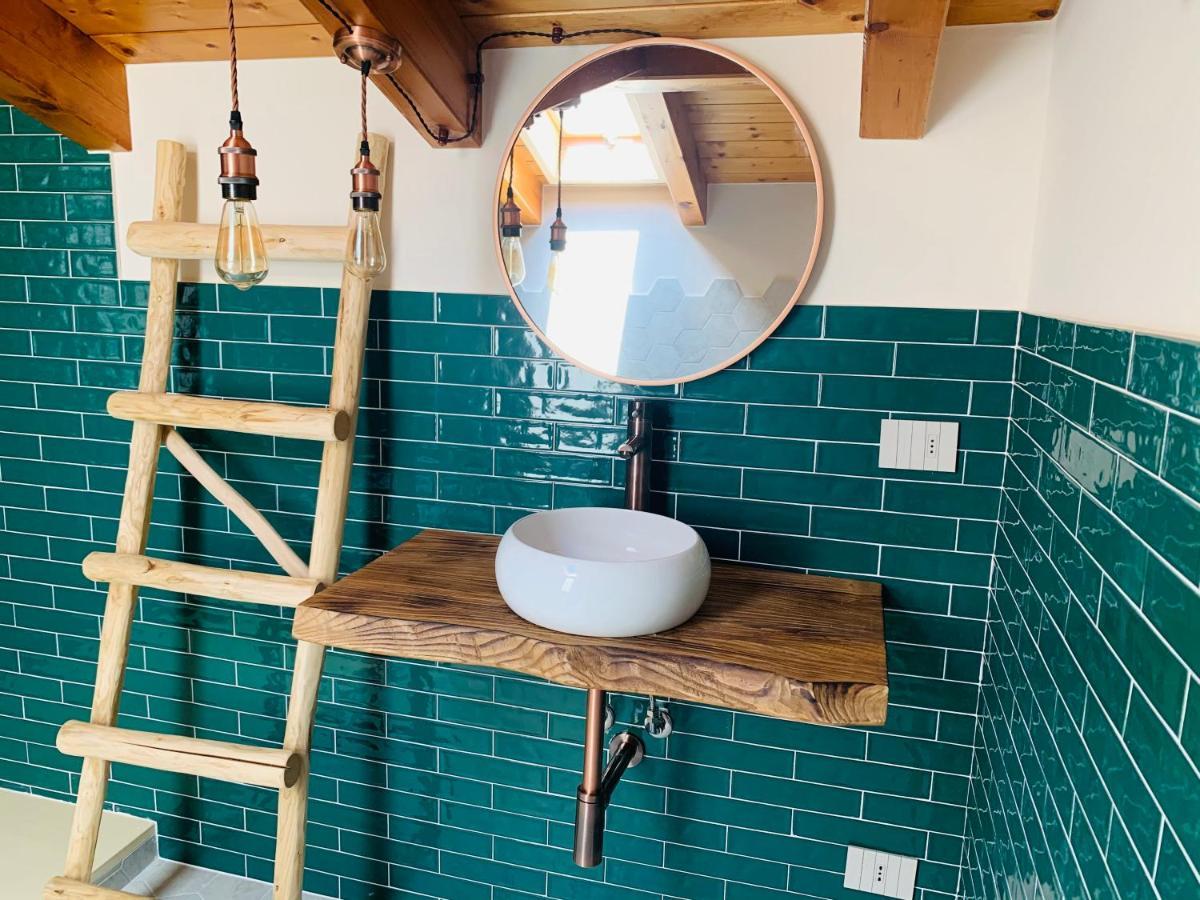 Charming Attic Apartment With Balcony & Swimming Pool Desenzano del Garda Eksteriør bilde