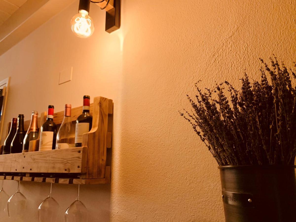 Charming Attic Apartment With Balcony & Swimming Pool Desenzano del Garda Eksteriør bilde