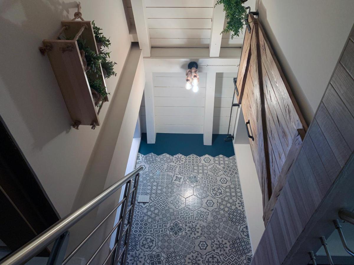 Charming Attic Apartment With Balcony & Swimming Pool Desenzano del Garda Eksteriør bilde